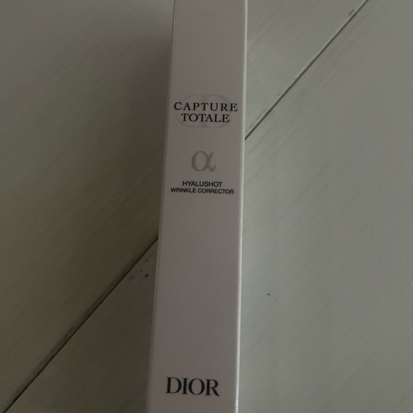 Dior Capture Totale Hyalushot Wrinkle Corrector
